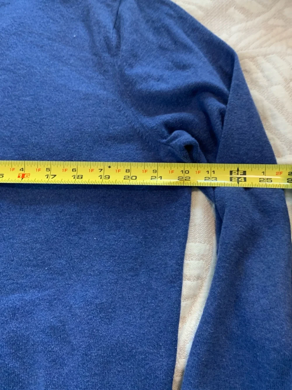 Banana Republic Men's V-Neck Sweater in Navy Blue